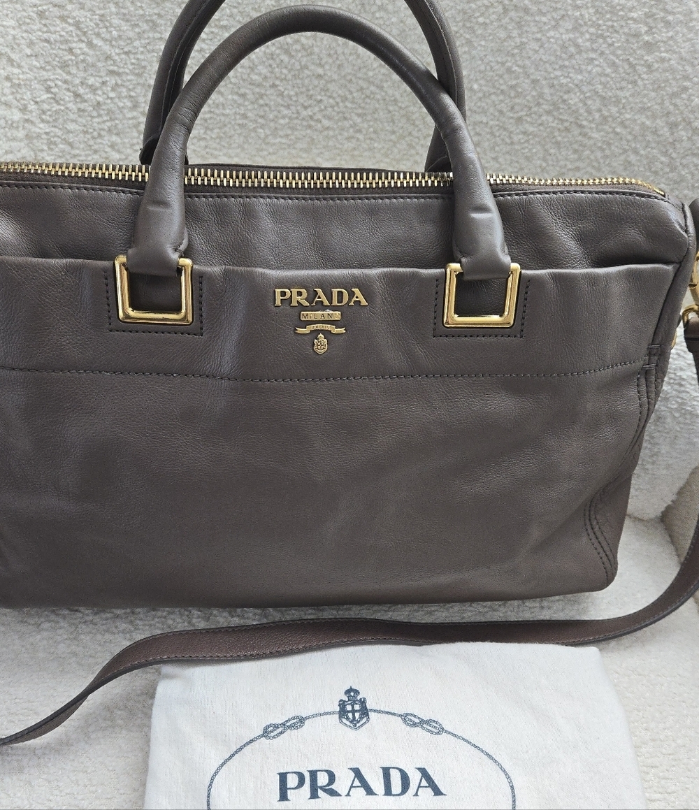 Prada‎ Brown Leather Bag - Picture 4 of 17
